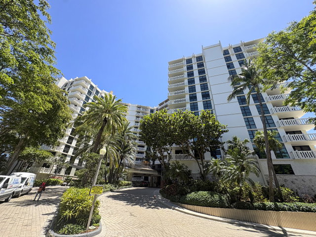Towers of Key Biscayne photo 3